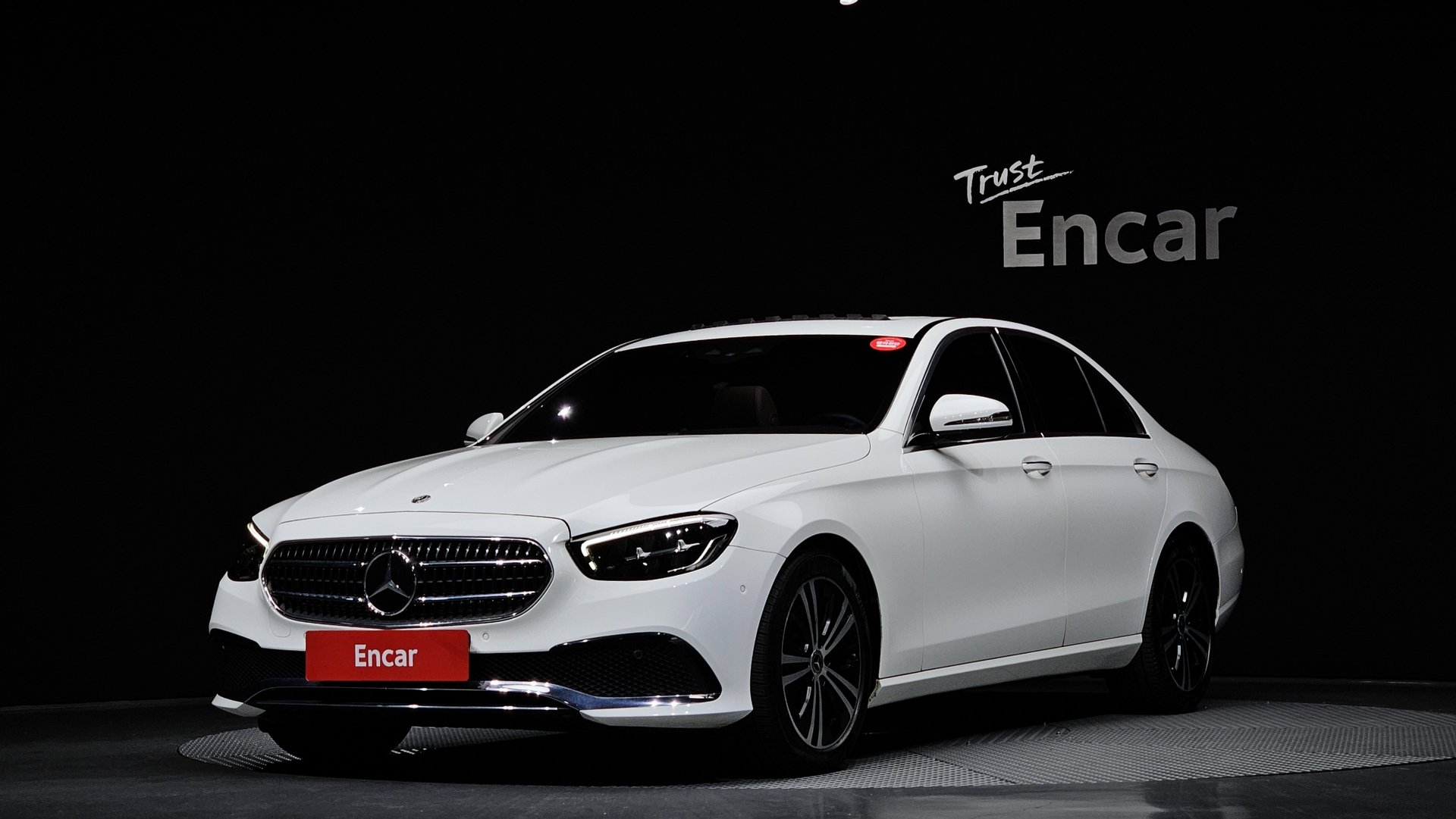 MERCEDES-BENZ E-CLASS - View 1