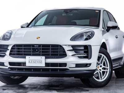 PORSCHE MACAN - 1