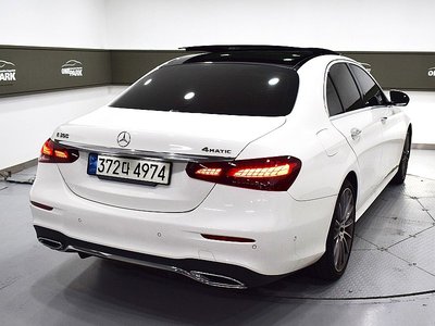 صورة 2 لـ 2021 Mercedes-BENZ E-CLASS