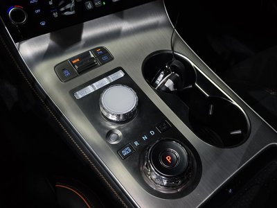 صورة 9 لـ 2024 Genesis GV70