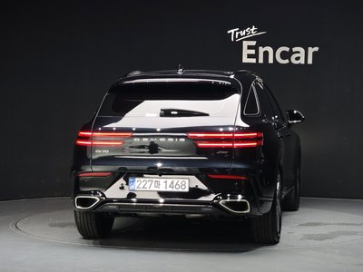 صورة 3 لـ 2024 Genesis GV70