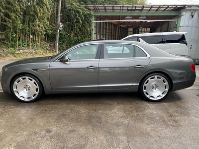 BENTLEY FLYING SPUR - 10