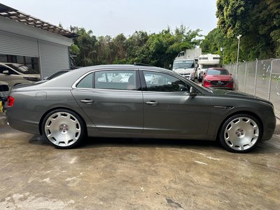 BENTLEY FLYING SPUR - 6