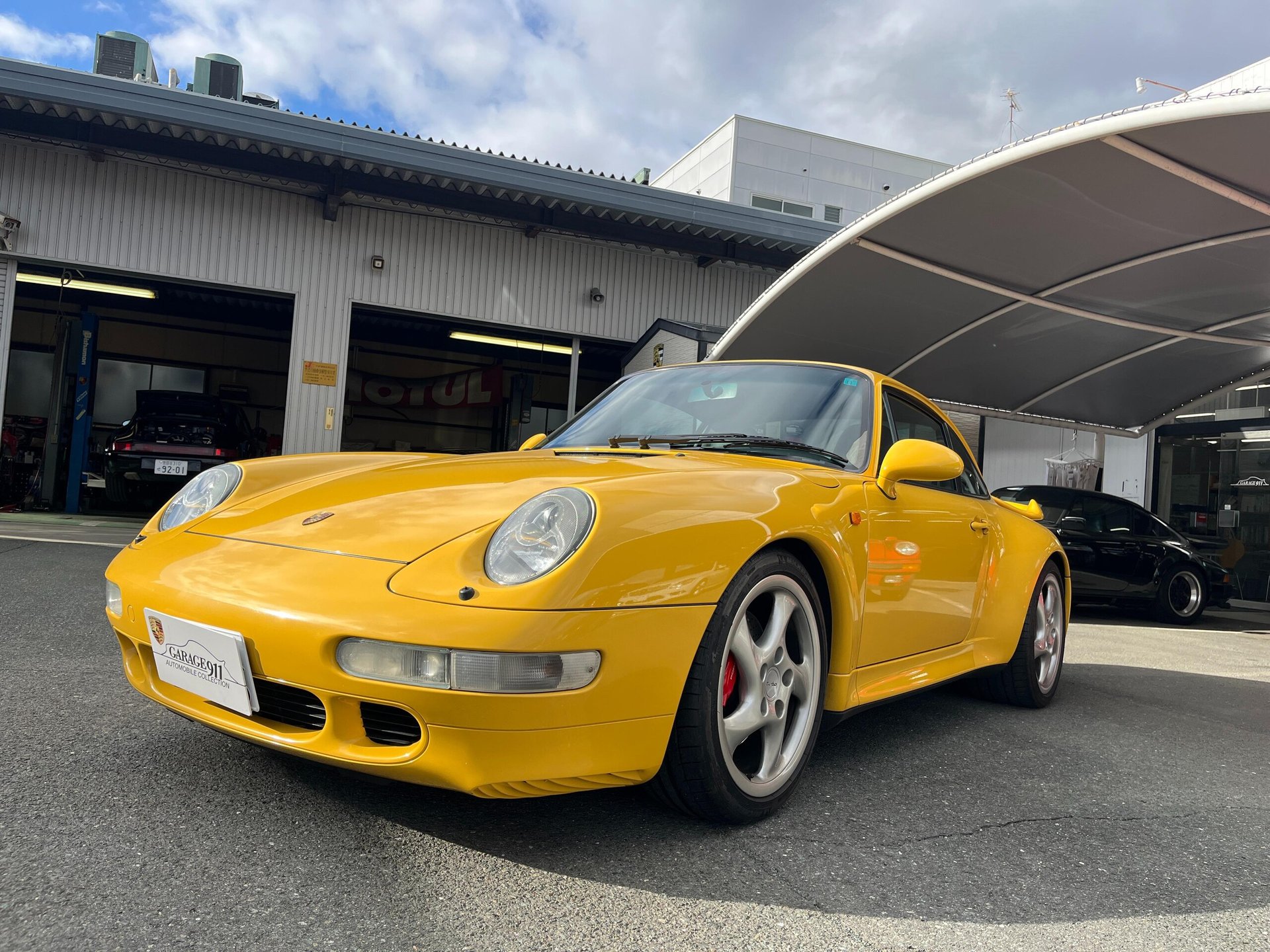 PORSCHE 911 - View 1