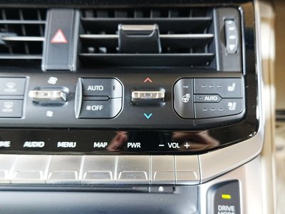صورة مصغرة 33 لـ 2023 Toyota LAND CRUISER 300