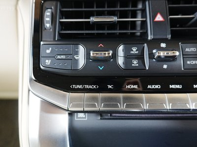 صورة مصغرة 32 لـ 2023 Toyota LAND CRUISER 300