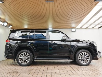 TOYOTA LAND CRUISER 300 - 8