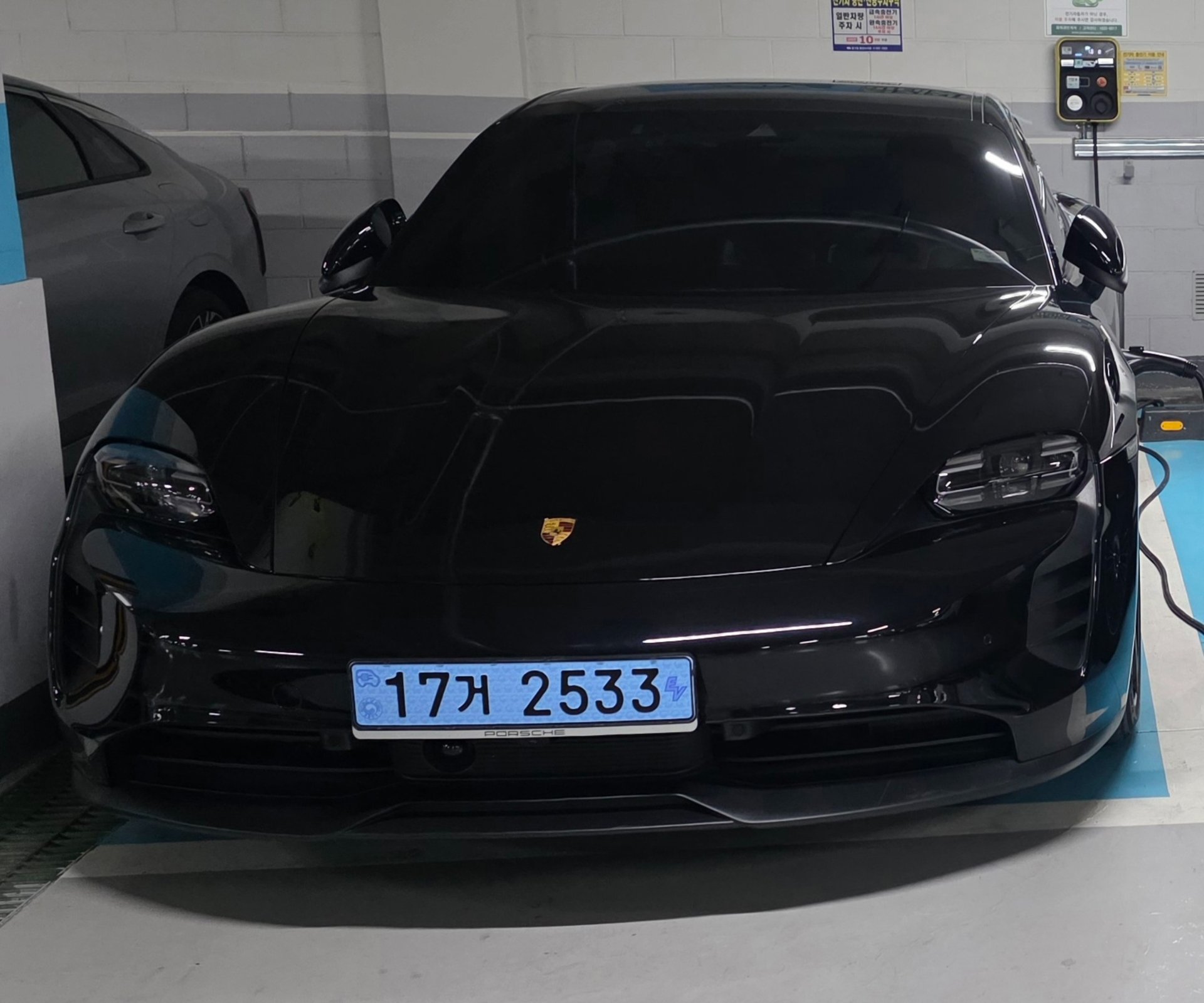 PORSCHE TAYCAN - View 1