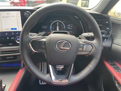 صورة مصغرة 34 لـ 2025 Lexus RX