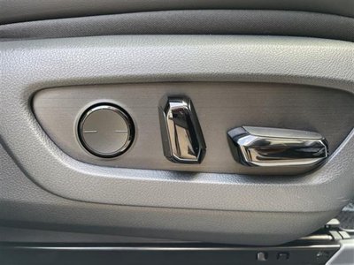 صورة 7 لـ 2025 Lexus RX