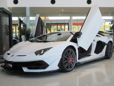 LAMBORGHINI AVENTADOR