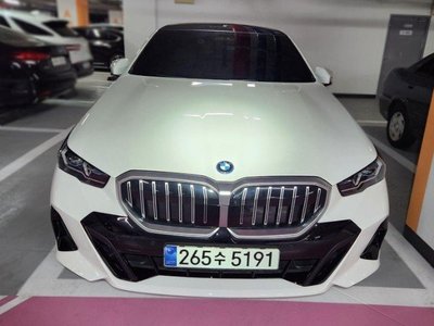 BMW 5 SERIES - 1