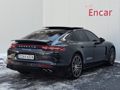PORSCHE PANAMERA - 4