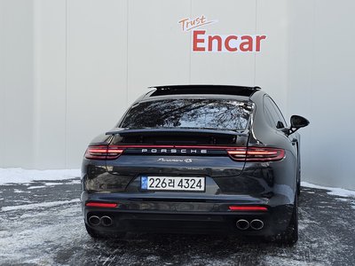 PORSCHE PANAMERA - 3