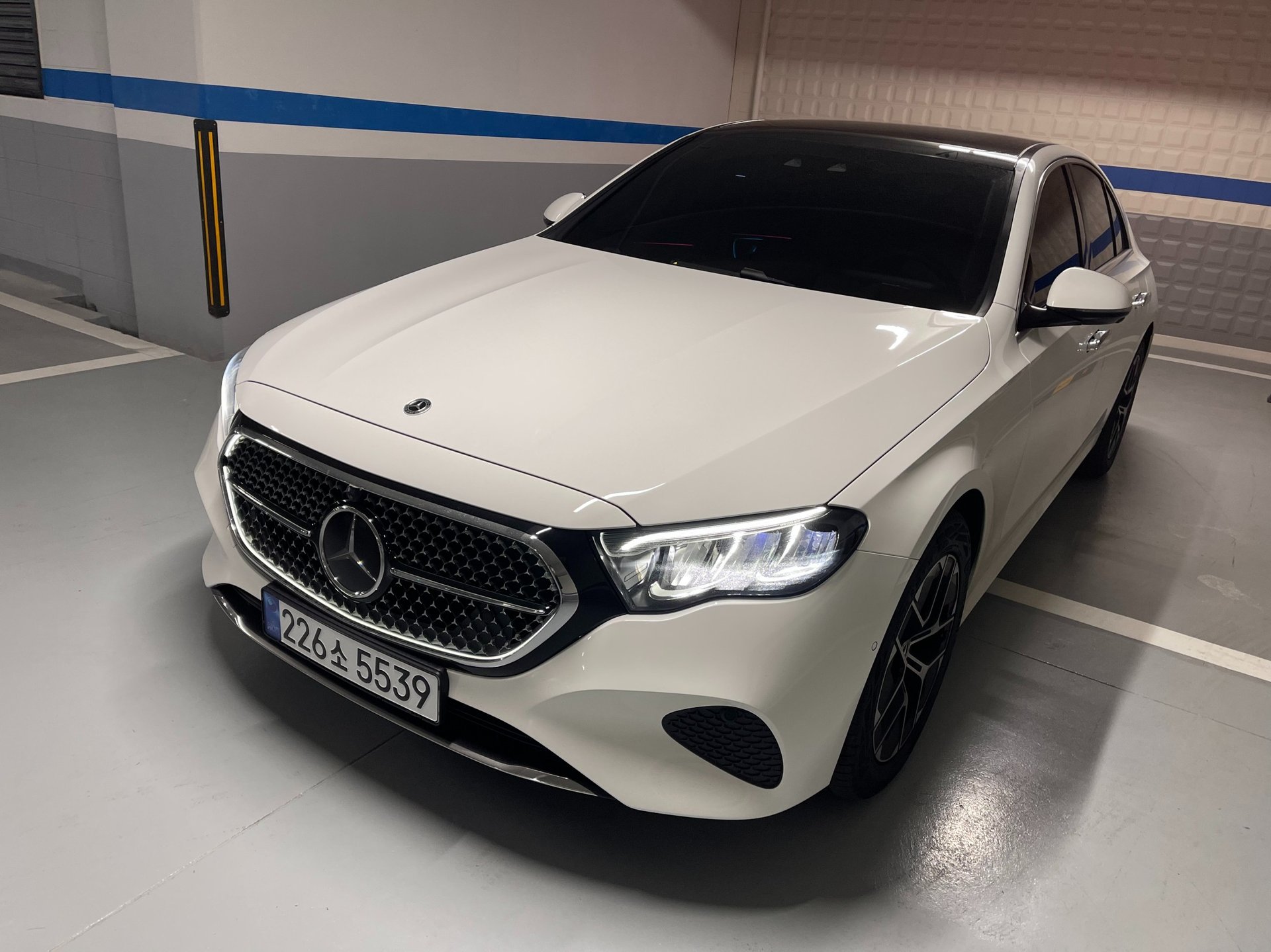 MERCEDES-BENZ E-CLASS - View 1
