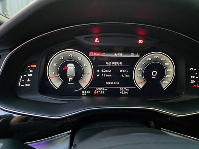 AUDI Q8 - 10