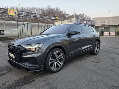 AUDI Q8 - 3
