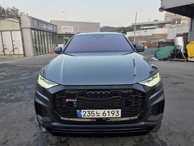 AUDI Q8 - 1