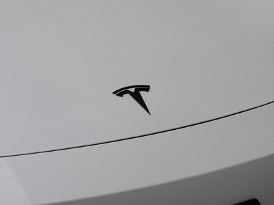 2026 Tesla MODEL 3 photo 8