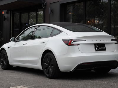 2026 Tesla MODEL 3 photo 3