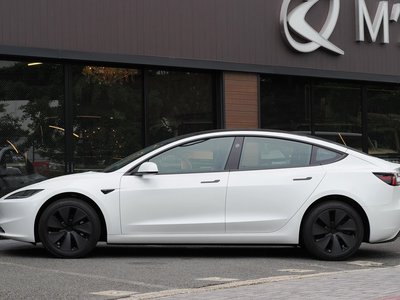 2026 Tesla MODEL 3 photo 2