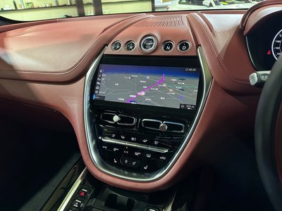 ASTON MARTIN DBX - 7