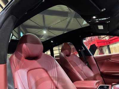 ASTON MARTIN DBX - 5