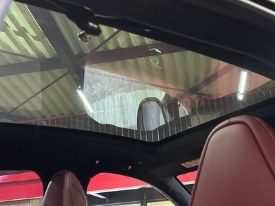 ASTON MARTIN DBX - 4