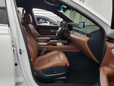 2021 Genesis GV70 — миниатюра 17