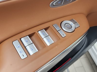 2021 Genesis GV70 — миниатюра 28
