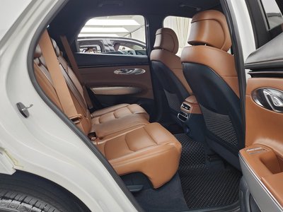 2021 Genesis GV70 — миниатюра 18