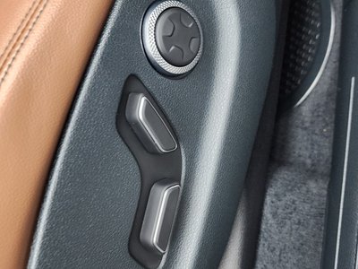 2021 Genesis GV70 — миниатюра 29
