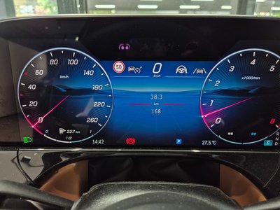 MERCEDES-BENZ E-CLASS - 8