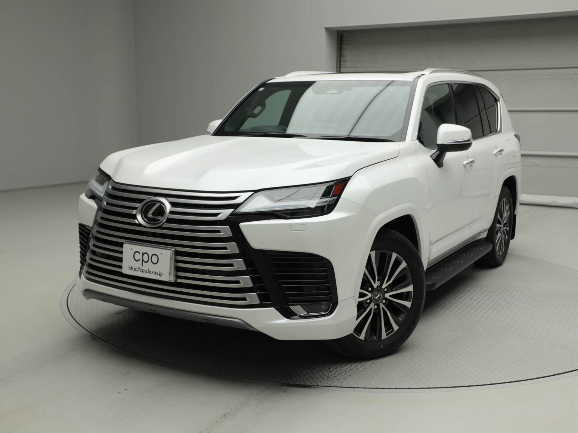 LEXUS LX - View 1