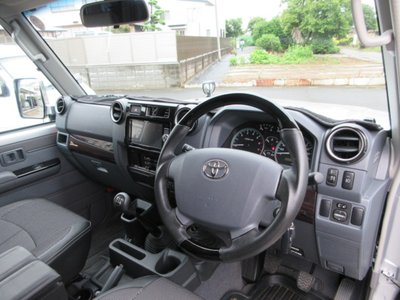 صورة مصغرة 12 لـ 2015 Toyota LAND CRUISER 70