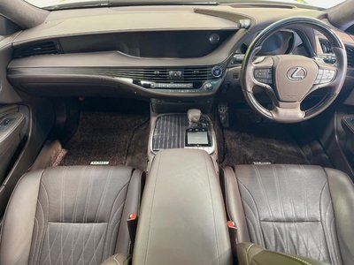 صورة مصغرة 2 لـ 2019 Lexus LS