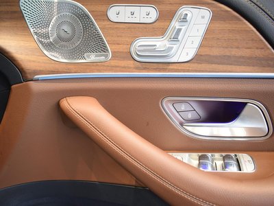 2025 Mercedes-BENZ GLE — фото 10