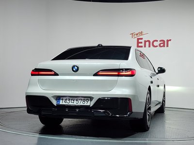2023 BMW 7 SERIES photo 3