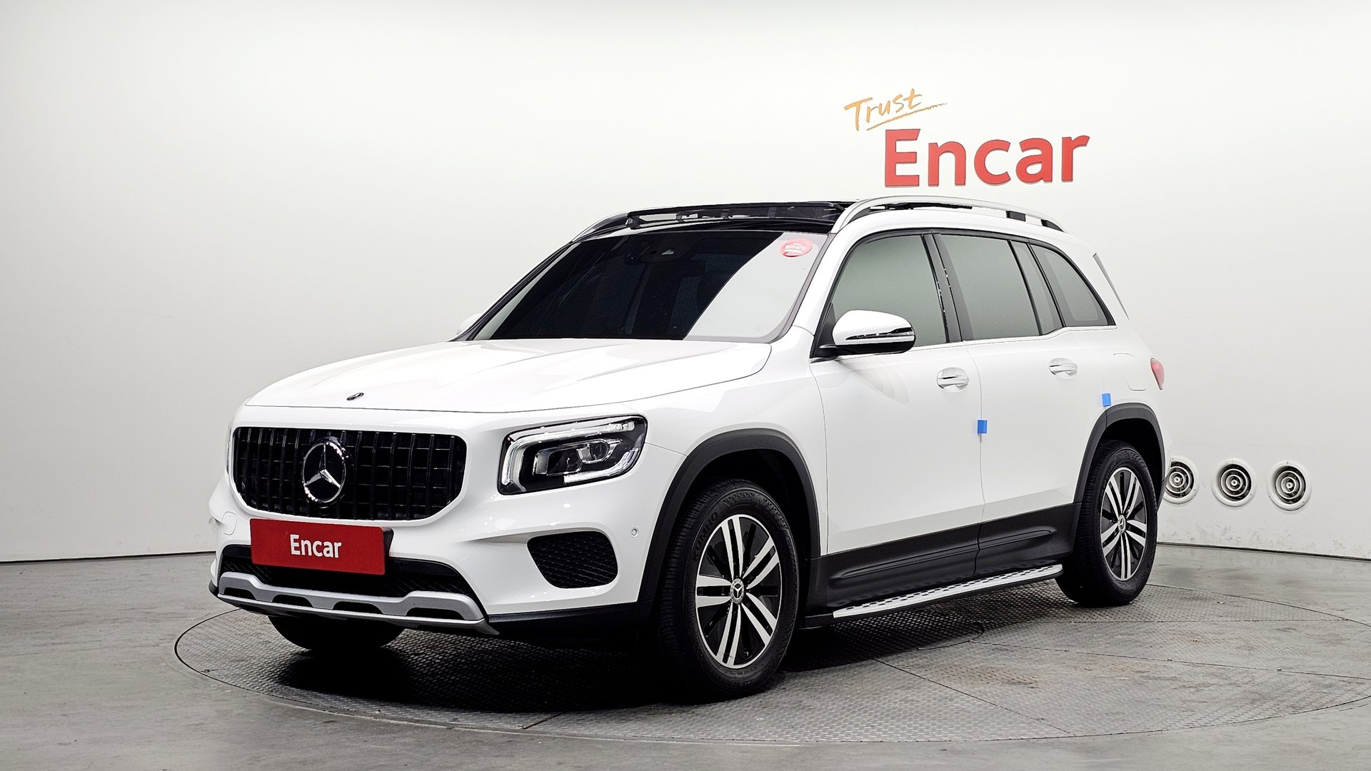 MERCEDES-BENZ GLB - View 1