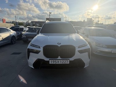 2025 BMW X7 照片 1