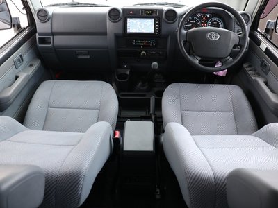 TOYOTA LAND CRUISER - 9