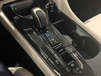 TOYOTA CROWN CROSSOVER - 9