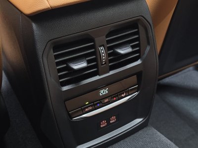 2025 BMW 3 SERIES thumbnail 26