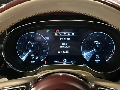 BENTLEY BENTAYGA - 8