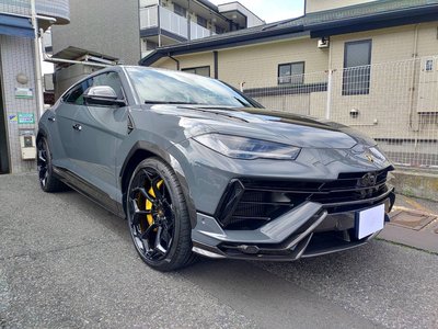 LAMBORGHINI URUS - 2