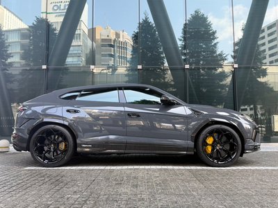 LAMBORGHINI URUS - 5