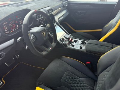 LAMBORGHINI URUS - 10