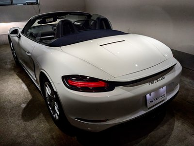 PORSCHE 718 BOXSTER - 8