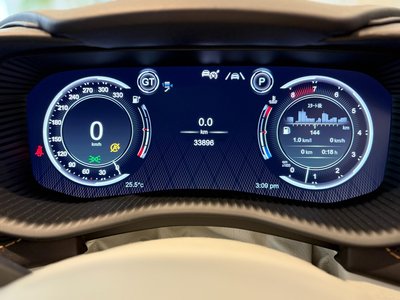 صورة 33 لـ 2021 Aston Martin DBX