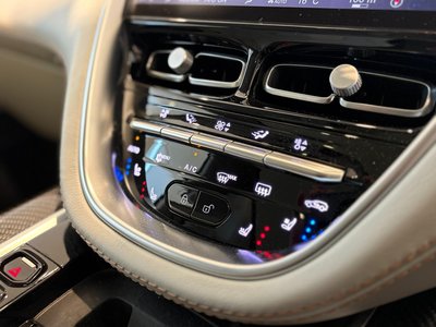 صورة 24 لـ 2021 Aston Martin DBX